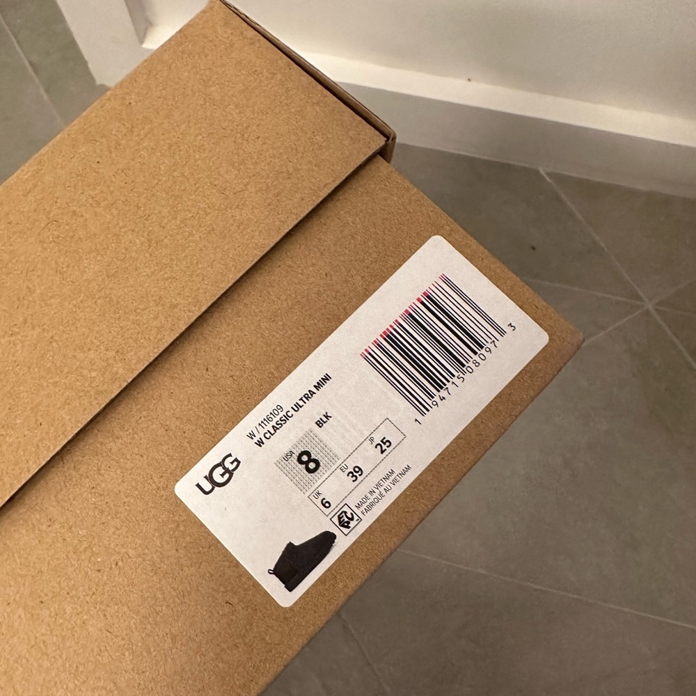 UGG Ultra Mini Boots Black 8 NIB - Picture 6 of 7